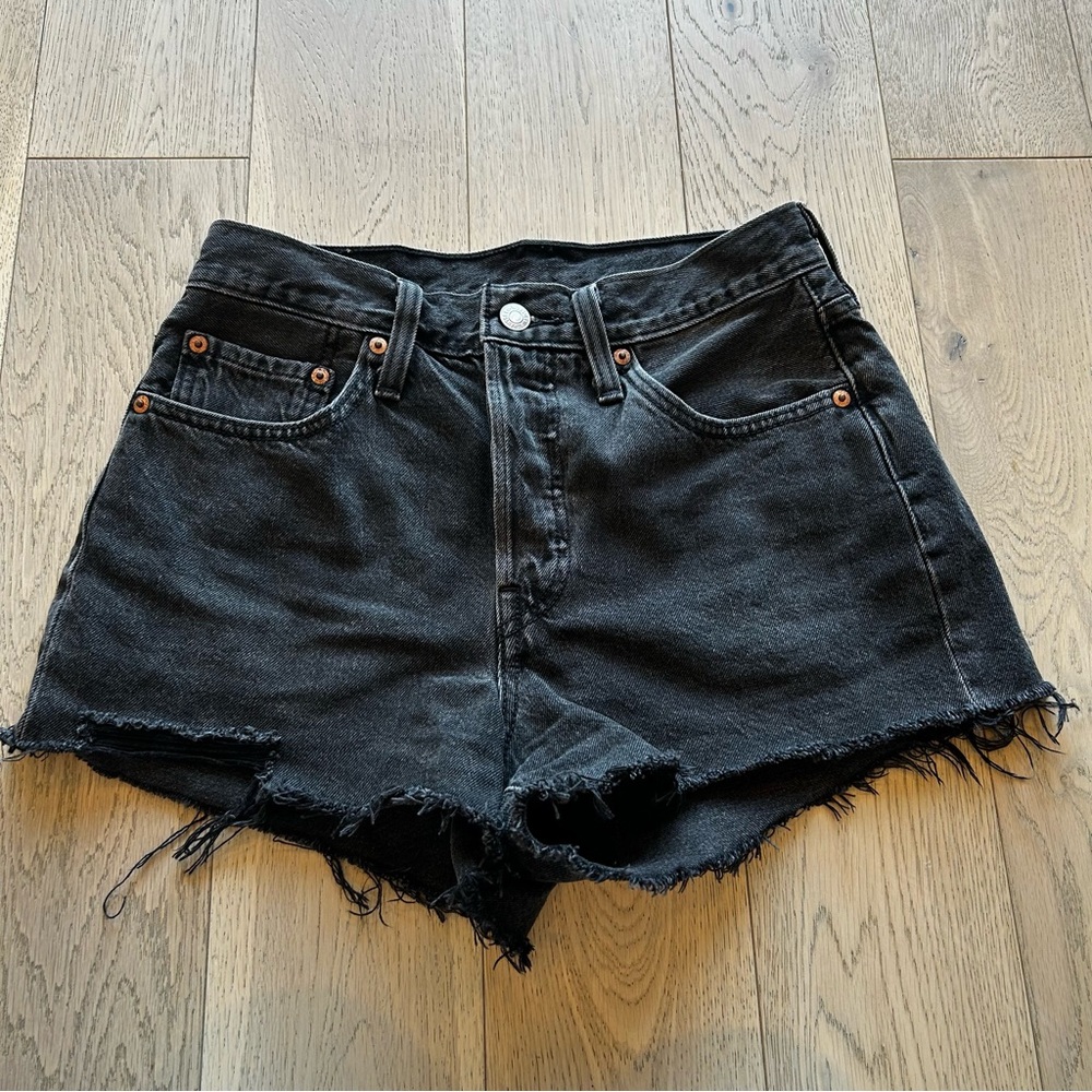 ✨5 for $60✨ Levi's Black Shorts Size 26